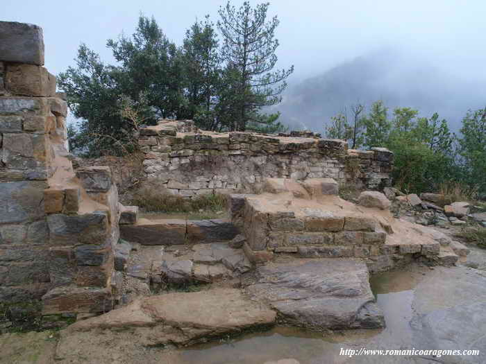 ARRANQUE DE LA PORTADA SUR DESDE EL INTERIOR